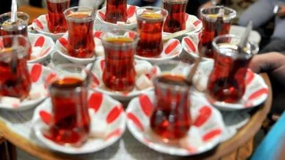 Çayınıza Bir Dilim Ekleyin Lezzeti 10 Kat Artırıyor, Saatlerce Taze Kalıyor!