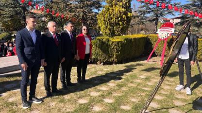 CHP Afyonkarahisar Heyeti 29 Ekim’de Atatürk Anıtı'na Çelenk Sundu