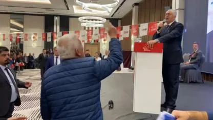 CHP Afyonkarahisar İl Kongresi’nde Gergin Anlar: Hasan Karadeniz Konuşurken Tansiyon Yükseldi