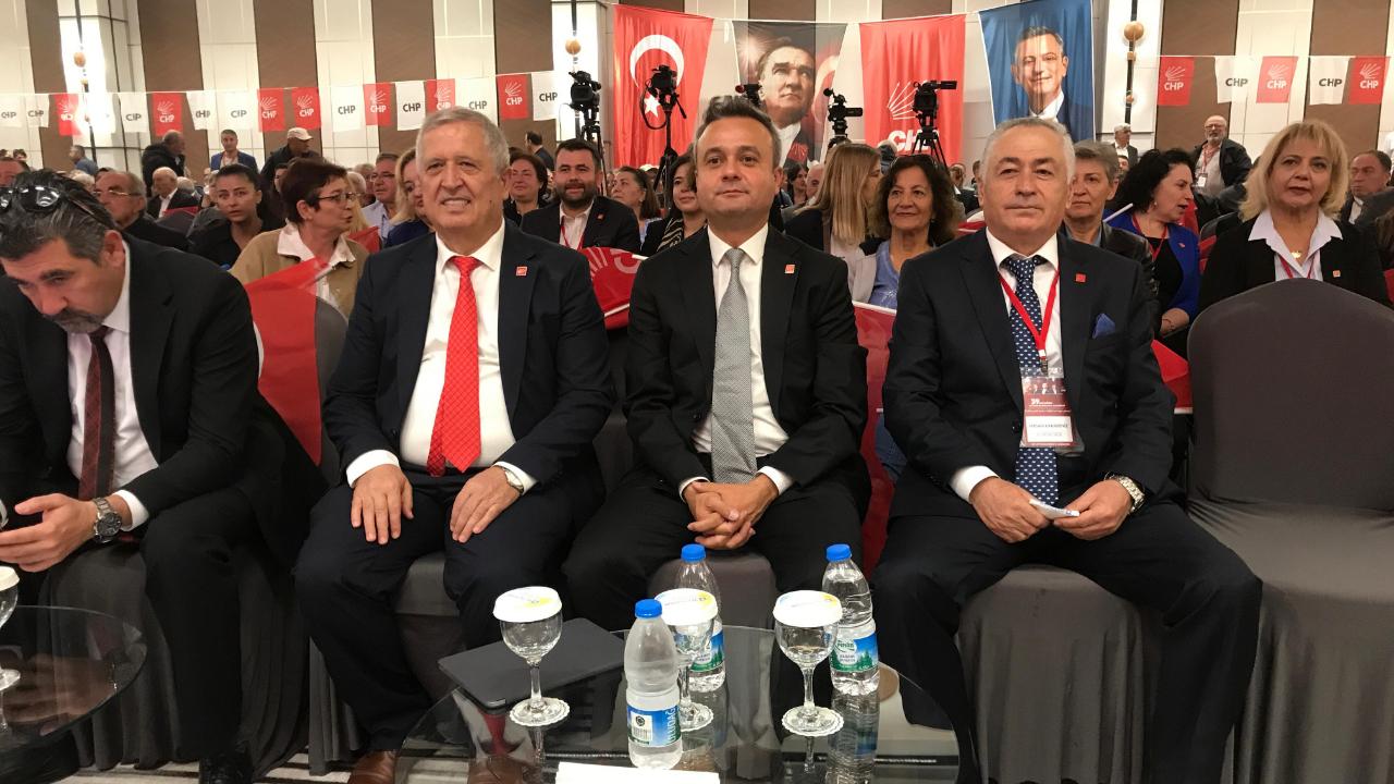 CHP Afyonkarahisar İl Kongresi&#039;nde Üç Aday Sloganlar Eşliğinde Salona Geldi!