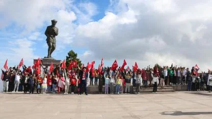Cumhuriyet İlkokulu Öğrencileri Cumhuriyet Coşkusunu Tarihle Buluşturdu