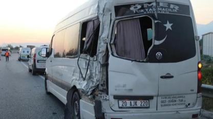 Denizli Çevreyolu’nda Servis Minibüsüne Kamyon Çarptı!