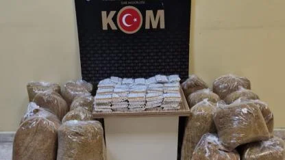 Emirdağ’da İş Yeri Baskınında Polis Çuvallarla Kaçak Tütün Ele Geçirdi