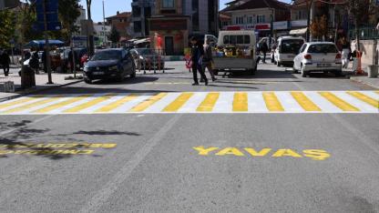 Emirdağ’da Trafik Güvenliği İçin Yaya Geçitleri Yenileniyor
