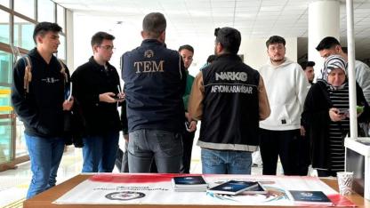 Emniyet 17 Bin Genci Bilgilendirdi