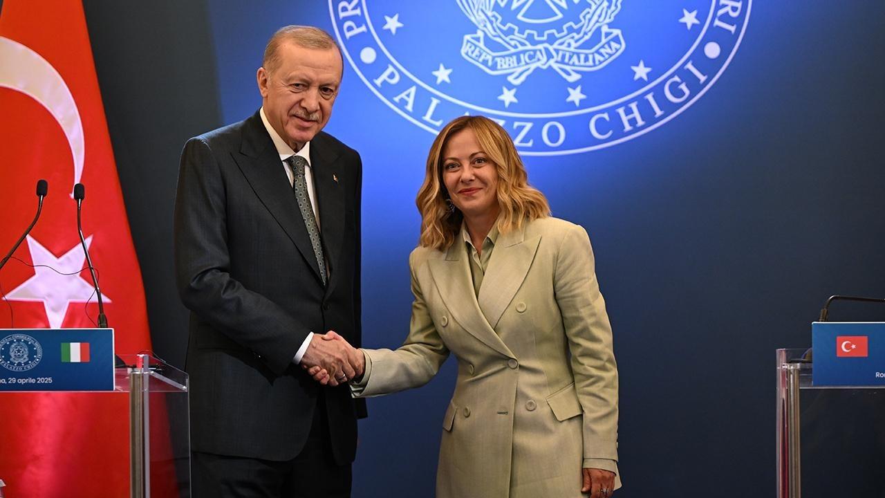 Erdoğan’ın Meloni’ye Sigara Uyarısı İtalyan Basınında Geniş Yankı Uyandırdı