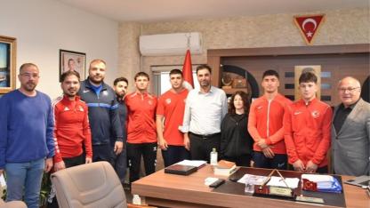 Genç Şampiyonlardan Afyonkarahisar Gençlik Spor İl Müdürlüğüne Ziyaret