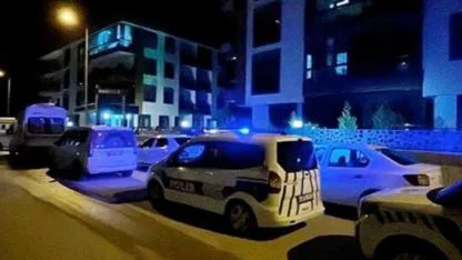 İzmir’de Genç Adam Anne ve Babasını Öldürüp İntihar Etti