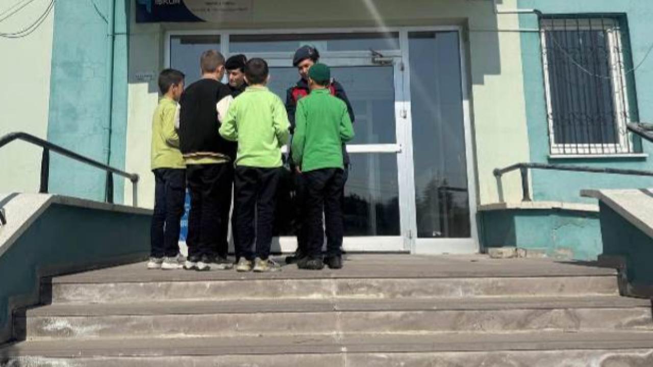 Jandarmadan Öğrencilere Moral Ziyareti