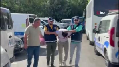 Kardeş, Annesini Tekmeledi, Ağabeyini Defalarca Bıçaklayarak Öldürdü