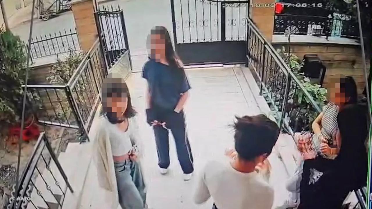 Konya’da Akran Zorbalığı: 5 Kız Öğrenci Ellerinde Bıçakla Arkadaşlarının Evine Gitti