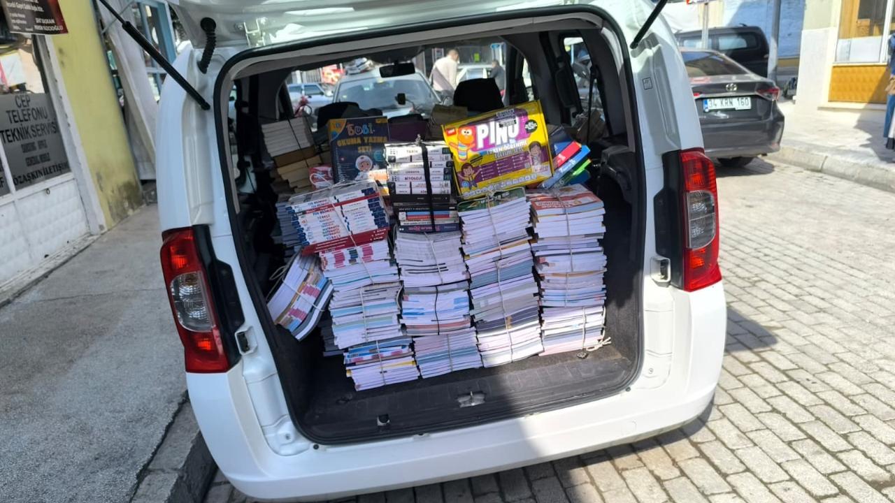 Kurulacak Yeni Kütüphane İçin Tek Başına Elini Taşın Altına Koydu