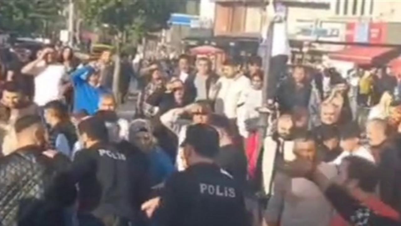 Liseli Kızlara Sözlü Tacizde Bulunup Esnafa Bıçak Çekti: Tutuklandı