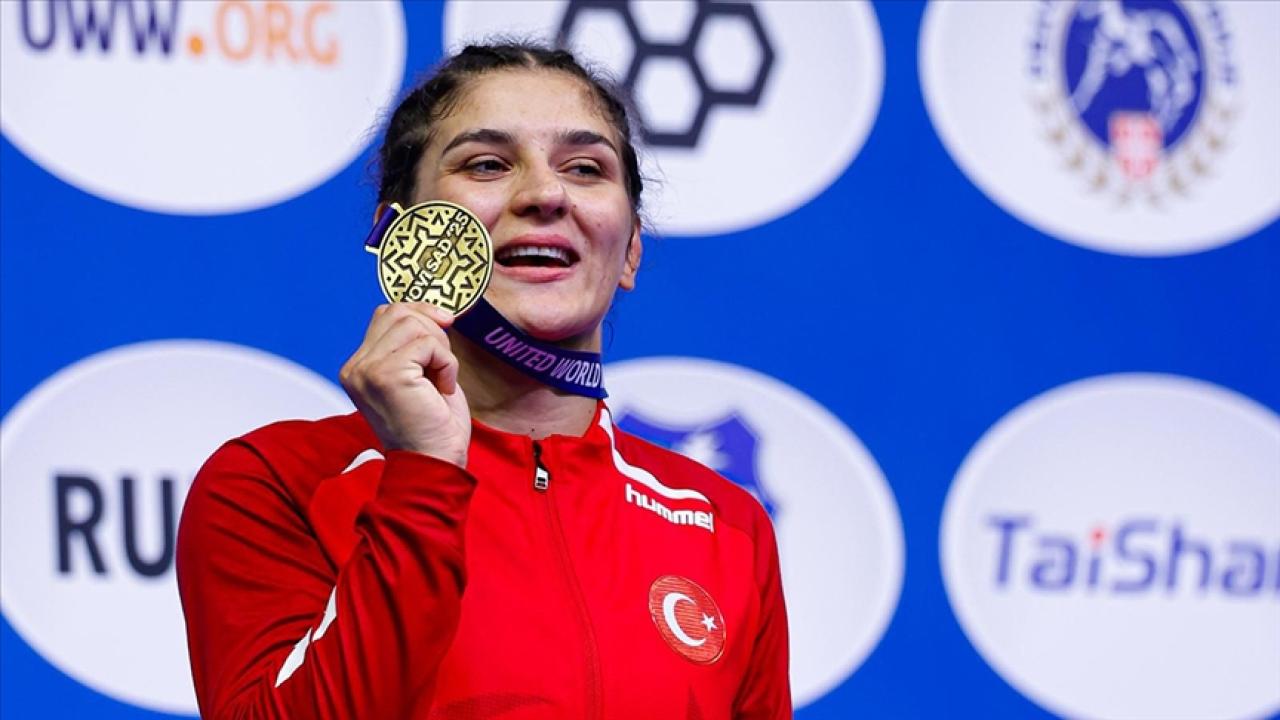 Milli Güreşçi Nesrin Baş, Üçüncü Kez Dünya Şampiyonu Olarak Tarihe Geçti