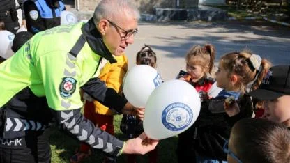Minik Öğrencilerden Emniyete Anlamlı Ziyaret