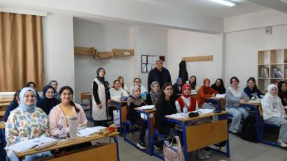 Müdür Sünnetci, Afyonkarahisar Kız Anadolu İmam Hatip Lisesi Öğrencileriyle Buluştu