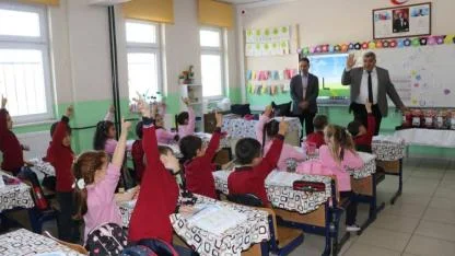Müdür Sünnetci, Minik Ellerle Birlikte Turşu Kurdu