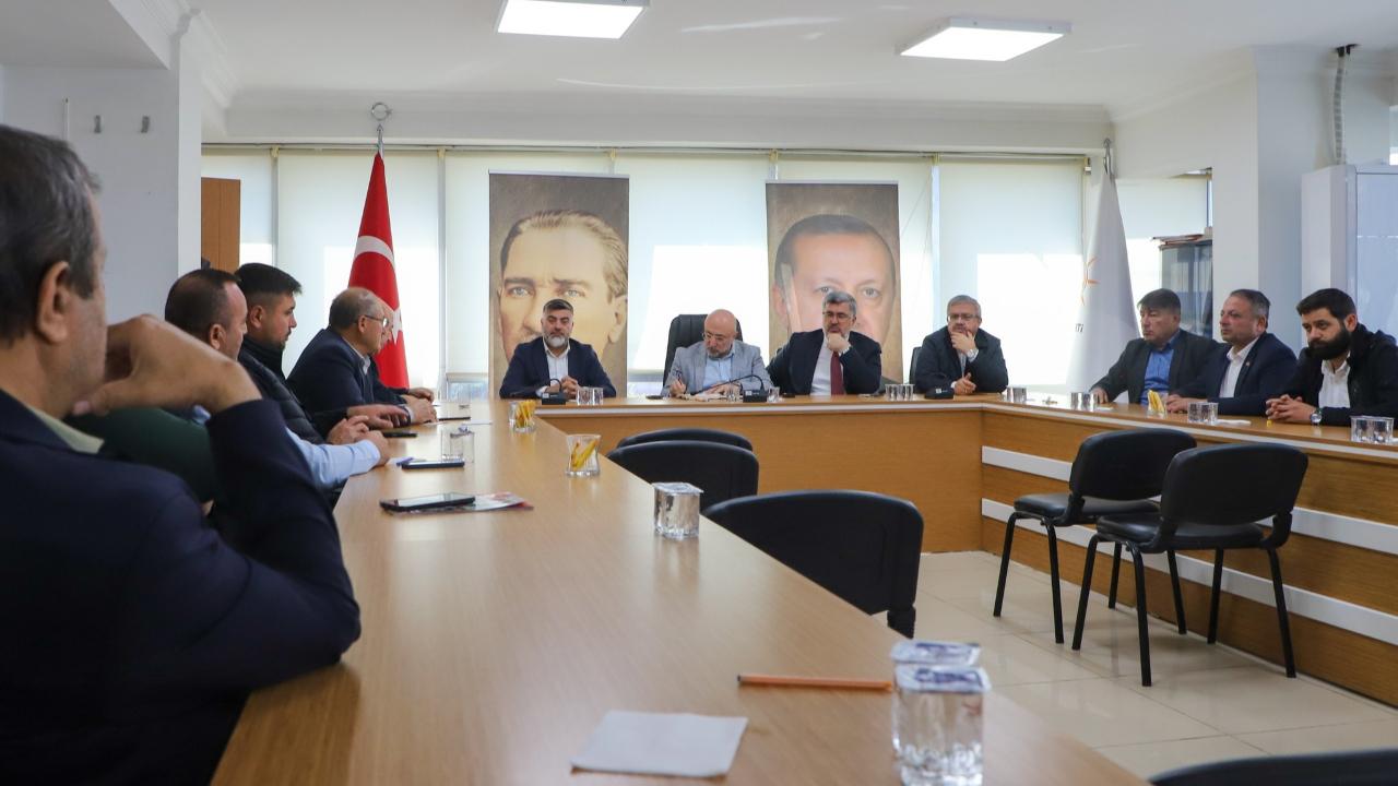 Muhtarlar Derneği’nden AK Parti İl Başkanlığına Ziyaret: Mahalle Sorunları İstişare Edildi