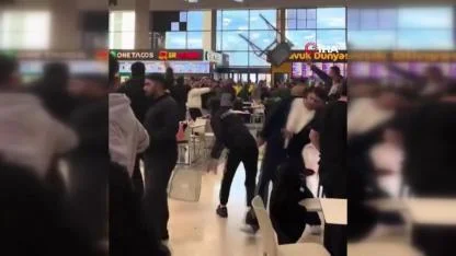 ‘Ne Bakıyorsun?’ Kavgasında Sandalyeler Havada Uçuştu