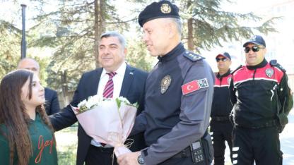 Öğrencilerden Polis Ekiplerine Anlamlı Sürpriz