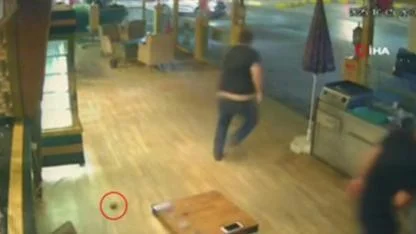 Pastaneye El Bombası Atıldı: Panik Anları Saniye Saniye Kaydedildi