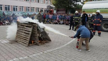 Şuhut'ta Okul Bahçesinde Gerçeğini Aratmayan Yangın Tatbikatı