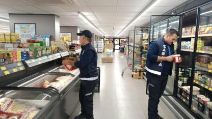 Sandıklı Belediyesi Zabıta Ekiplerinden Market Denetimleri Uygulaması