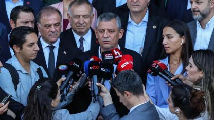 CHP Genel Başkanı Özgür Özel, İstanbul Adliyesi Önünde  Açıklamalarda Bulundu!