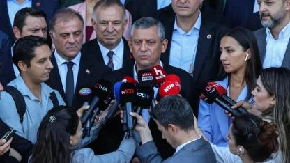 CHP Genel Başkanı Özgür Özel, İstanbul Adliyesi Önünde  Açıklamalarda Bulundu!