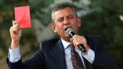 Özgür Özel’den Çarpıcı İddia: “Kuzey Kıbrıs’tan 5,5 Milyon TL’lik Kırmızı Kart Bahsi Oynandı!”