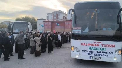 Afyonkarahisar’dan 70 Kişilik Umre Kafilesi Dualarla Uğurlandı