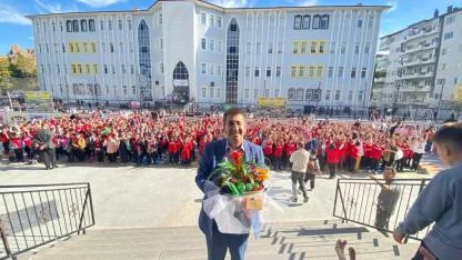 Tedavi Sonrası Müdür Murat Diktaş’a Öğrencilerinden Duygulandıran Karşılama