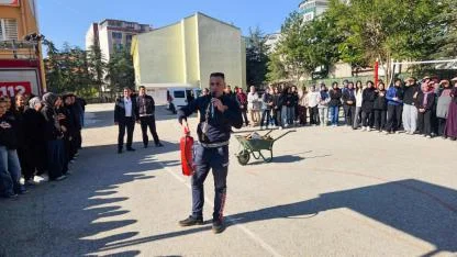 Sandıklı Belediyesi İtfaiyesinden Öğrencilere Yangın Tatbikatı