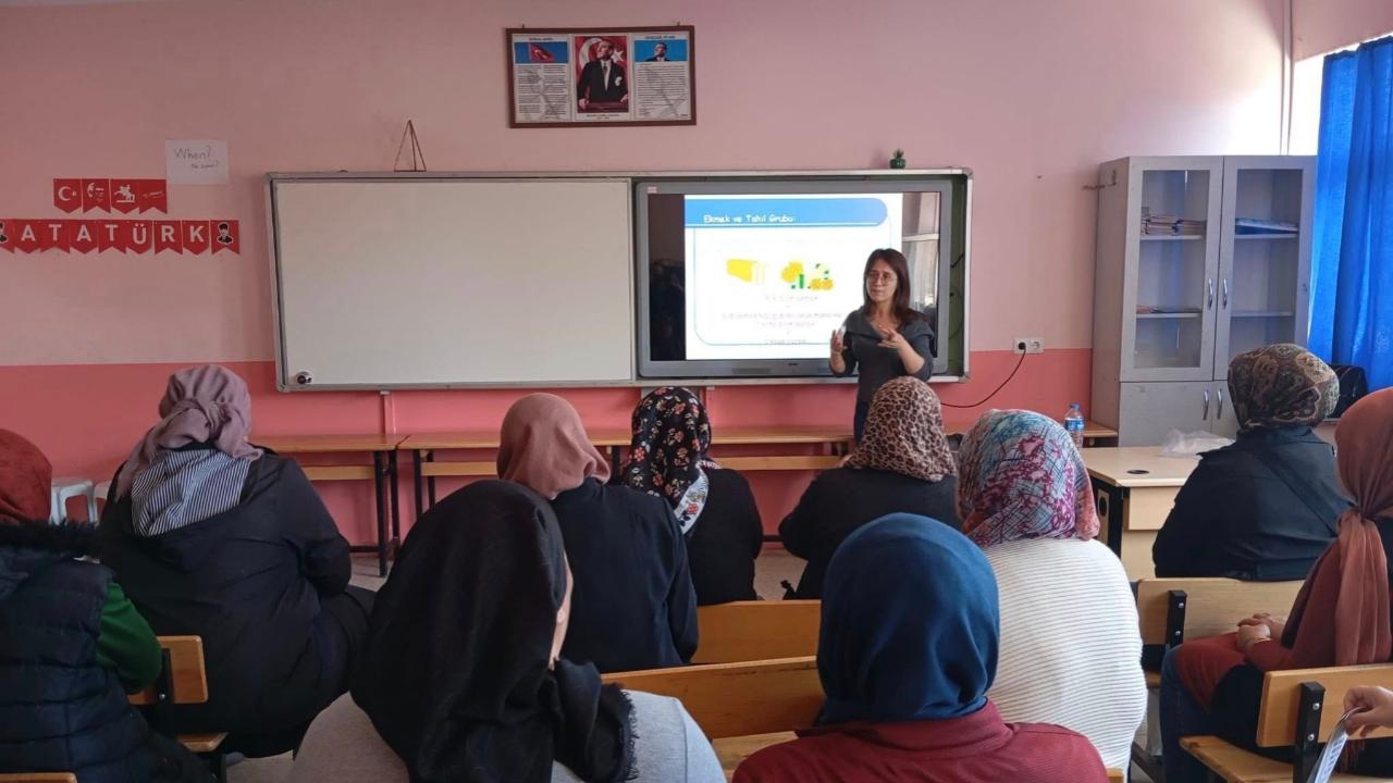 Sandıklı'da "Ailemle Obeziteyle Savaşıyorum" Semineri Düzenlendi
