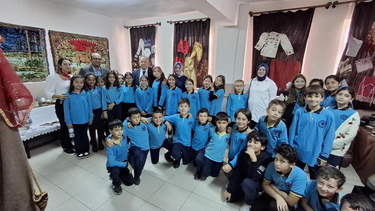 Selçuklu İlkokulu'ndan "Ata Yadigârı Eşyalar Sergisi"ne Büyük İlgi
