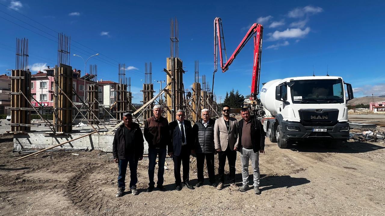 Şuhut Belediyesi&#039;nin 22 Daire ve 22 İş Yerinden Oluşan Projesi Hızla Yükseliyor