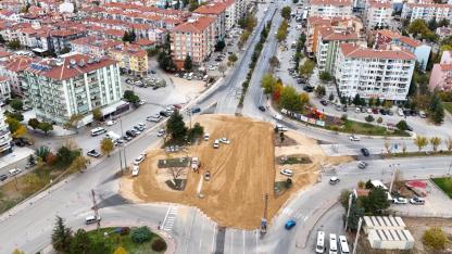 Şuhut Kavşağı’nda Trafik Rahatlayacak: “Hamburger Kavşak” Çalışmaları Sürüyor!