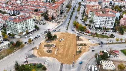 Şuhut Kavşağı’nda Trafik Rahatlayacak: “Hamburger Kavşak” Çalışmaları Sürüyor!