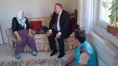Şuhut Kaymakamı Eser’den Dünya Yaşlılar Günü’nde Anlamlı Ziyaret