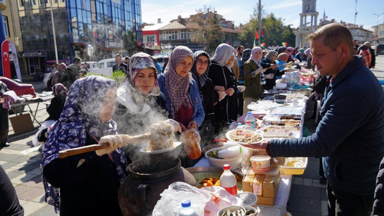 Şuhut’ta Gazze İçin Yardım Kermesi Düzenlendi