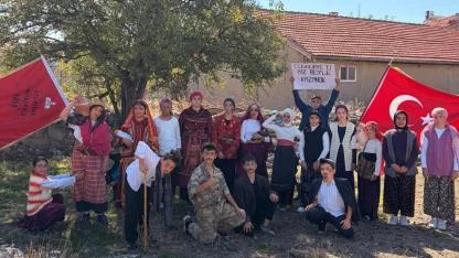 Şuhut’ta Minik Yüreklerden Cumhuriyet Bayramı’na Özel Farklı Kutlama