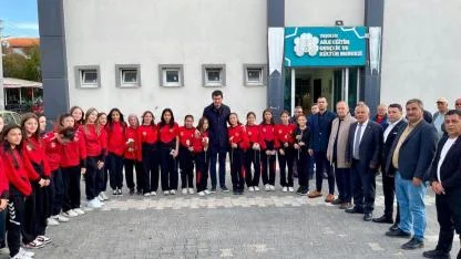 Taşoluk Spor Kulübü'nün Şampiyonları Ödüllendirild