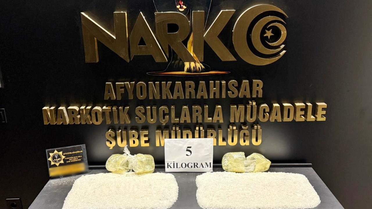 Tırın Gizli Bölmesinden 5 Kilo Madde Ele Geçirildi!