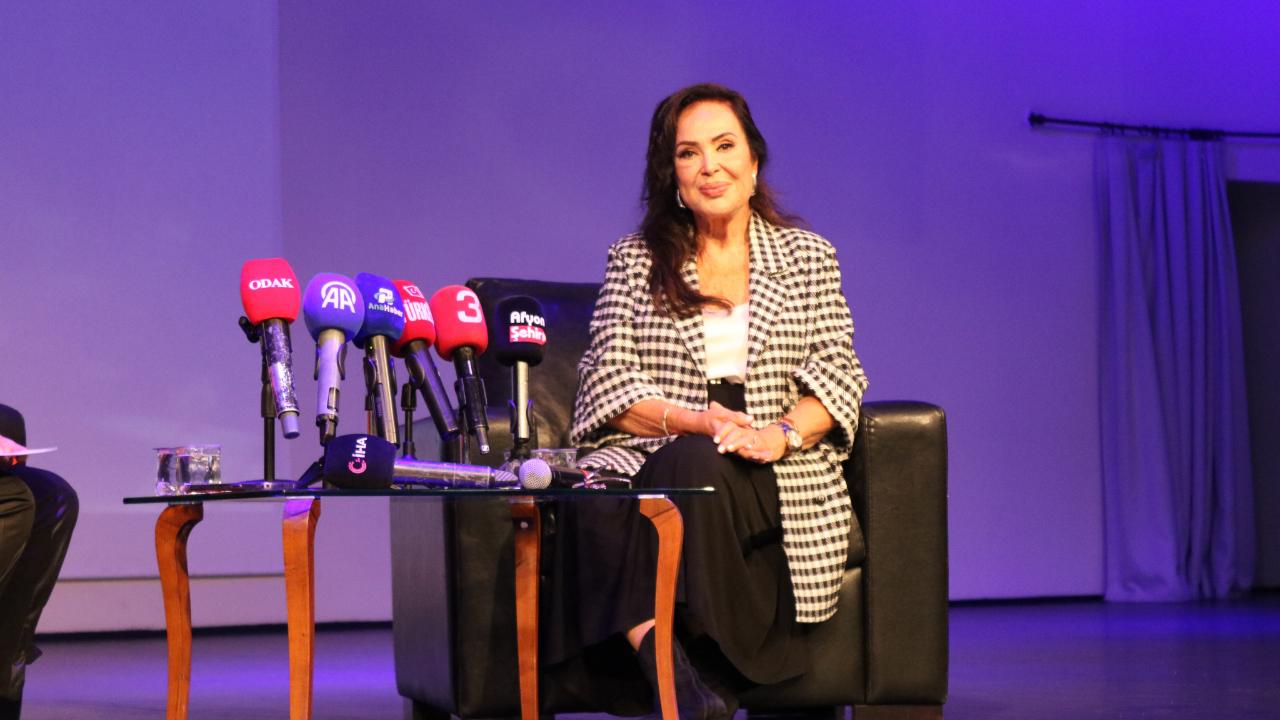 Türkan Şoray Afyon’da Gözyaşlarını Tutamadı!