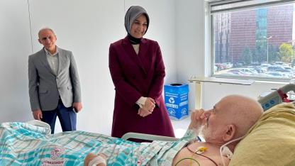 Vali Yiğitbaşı, hastanede tedavi gören Yıldırım Dede’yi ziyaret etti