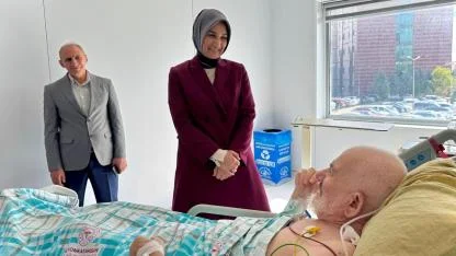 Vali Yiğitbaşı, hastanede tedavi gören Yıldırım Dede’yi ziyaret etti