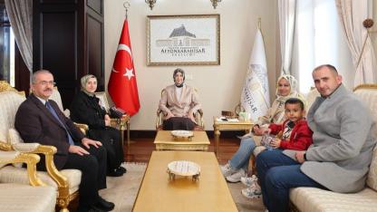 Vali Yiğitbaşı, Şehit Ailesini Makamında Ağırladı