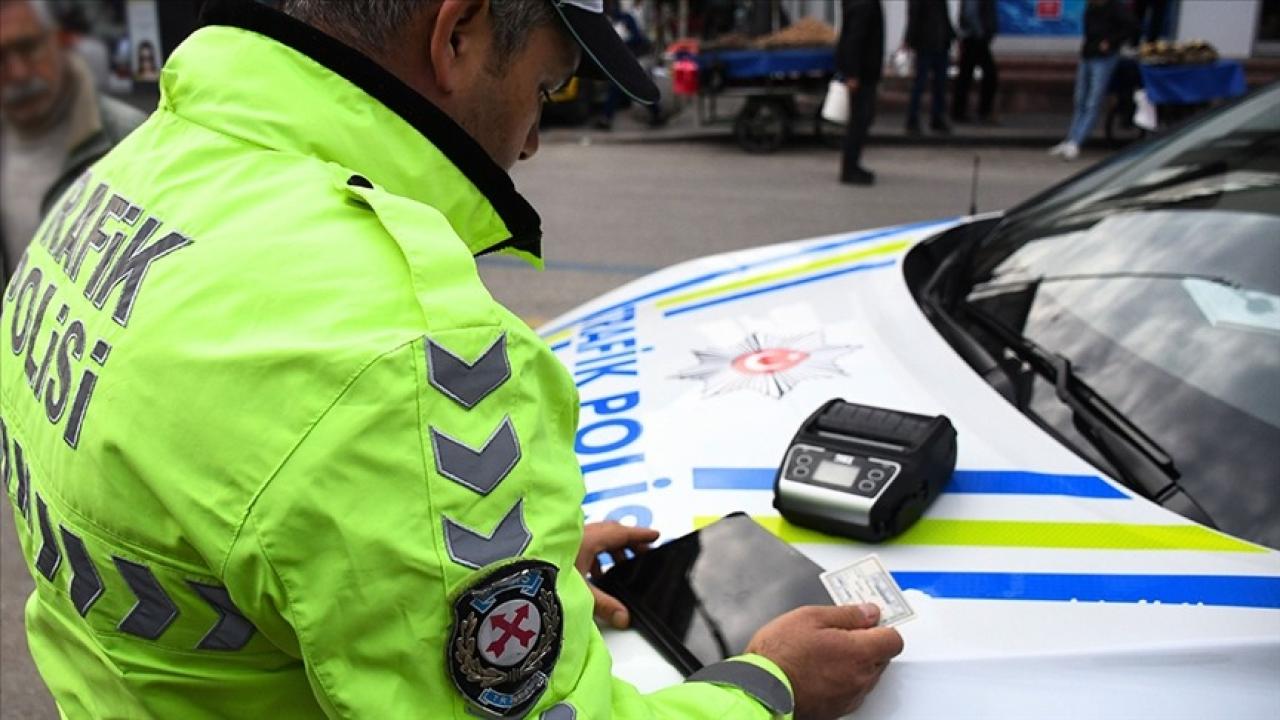 Yeni Trafik Yasası Yolda: Sosyal Medyada İhlale Övgüye 25 Bin TL Ceza!