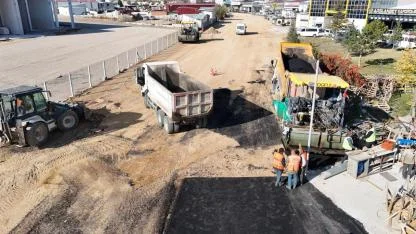 2. Küçük Sanayi Sitesi'nde Asfalt Serimi Başladı: Yıllık Sorun Çözülüyor