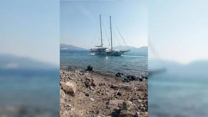 41 Metrelik Yelkenli Tekne Karaya Oturdu
